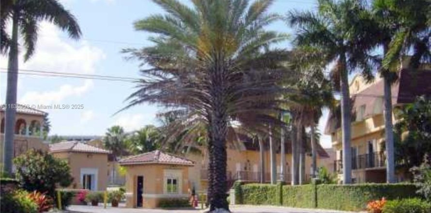 Touwnhouse à Pinecrest, Floride 2 chambres, 83.61 m2 № 1809691