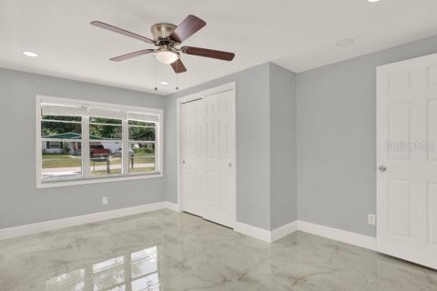House in Tampa, Florida 3 bedrooms, 99.03 sq.m. № 2318602 - photo 10