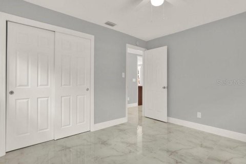 House in Tampa, Florida 3 bedrooms, 99.03 sq.m. № 2318602 - photo 13
