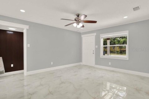 House in Tampa, Florida 3 bedrooms, 99.03 sq.m. № 2318602 - photo 7