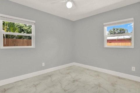 House in Tampa, Florida 3 bedrooms, 99.03 sq.m. № 2318602 - photo 15