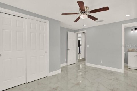 House in Tampa, Florida 3 bedrooms, 99.03 sq.m. № 2318602 - photo 9