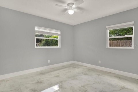 House in Tampa, Florida 3 bedrooms, 99.03 sq.m. № 2318602 - photo 12