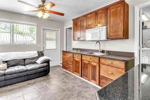 Casa en venta en Bunnell, Florida, 4 dormitorios, 184.6 m2 № 1803533 - foto 24