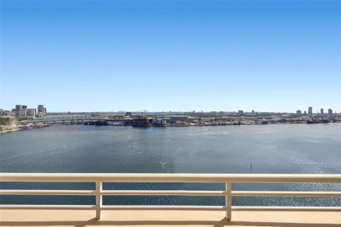 Copropriété à louer à Miami, Floride: 3 chambres, 205.59 m2 № 1966404 - photo 12