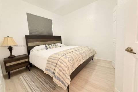 Touwnhouse à louer à Miami, Floride: 3 chambres, 155.89 m2 № 2432526 - photo 21