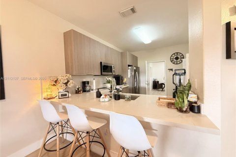Touwnhouse à louer à Miami, Floride: 3 chambres, 155.89 m2 № 2432526 - photo 7