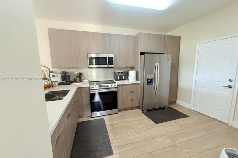 Touwnhouse à louer à Miami, Floride: 3 chambres, 155.89 m2 № 2432526 - photo 10