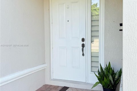 Touwnhouse à louer à Miami, Floride: 3 chambres, 155.89 m2 № 2432526 - photo 4