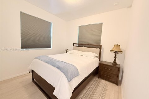 Touwnhouse à louer à Miami, Floride: 3 chambres, 155.89 m2 № 2432526 - photo 22