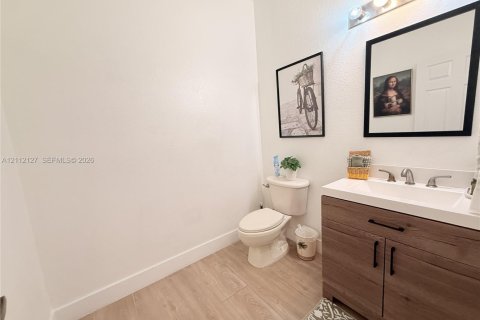 Touwnhouse à louer à Miami, Floride: 3 chambres, 155.89 m2 № 2432526 - photo 11