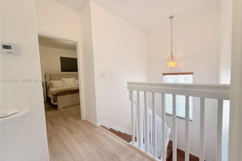 Touwnhouse à louer à Miami, Floride: 3 chambres, 155.89 m2 № 2432526 - photo 18