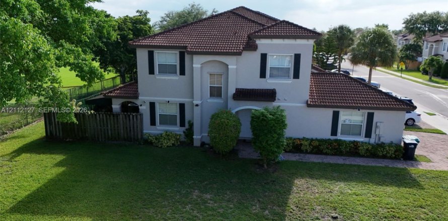 Touwnhouse à Miami, Floride 3 chambres, 155.89 m2 № 2432526