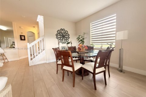 Touwnhouse à louer à Miami, Floride: 3 chambres, 155.89 m2 № 2432526 - photo 5