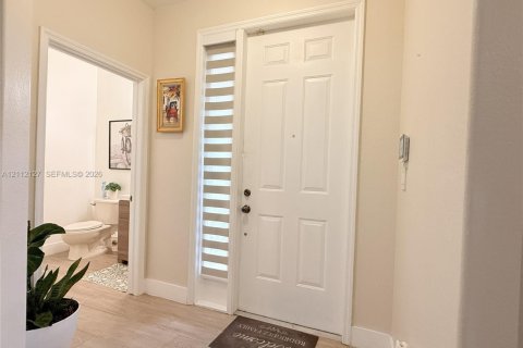 Touwnhouse à louer à Miami, Floride: 3 chambres, 155.89 m2 № 2432526 - photo 12