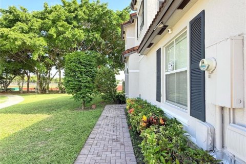 Touwnhouse à louer à Miami, Floride: 3 chambres, 155.89 m2 № 2432526 - photo 3