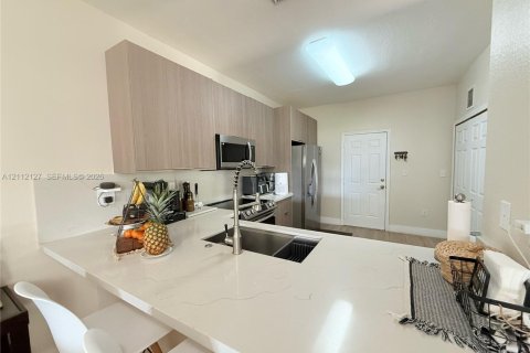 Touwnhouse à louer à Miami, Floride: 3 chambres, 155.89 m2 № 2432526 - photo 8