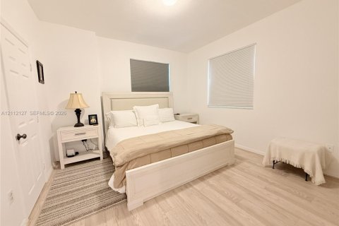 Touwnhouse à louer à Miami, Floride: 3 chambres, 155.89 m2 № 2432526 - photo 15