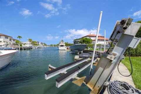 House in Coral Gables, Florida 5 bedrooms, 425.12 sq.m. № 1712960 - photo 2