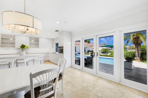 House in Coral Gables, Florida 5 bedrooms, 425.12 sq.m. № 1712960 - photo 26