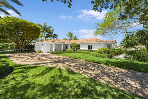 House in Coral Gables, Florida 5 bedrooms, 425.12 sq.m. № 1712960 - photo 3