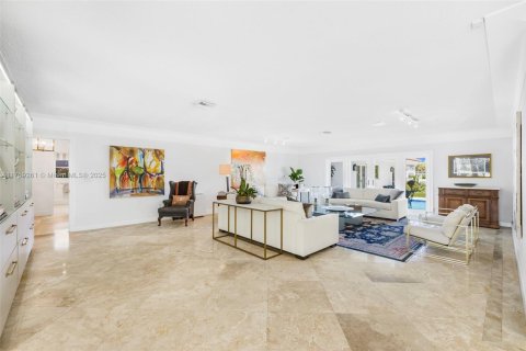 House in Coral Gables, Florida 5 bedrooms, 425.12 sq.m. № 1712960 - photo 7