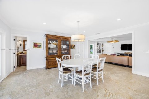 House in Coral Gables, Florida 5 bedrooms, 425.12 sq.m. № 1712960 - photo 28