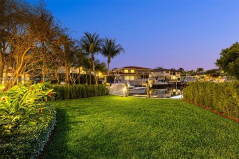 House in Coral Gables, Florida 5 bedrooms, 425.12 sq.m. № 1712960 - photo 10
