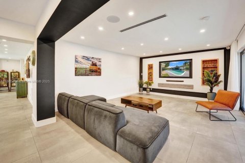 House in Dania Beach, Florida 5 bedrooms, 206.89 sq.m. № 1892876 - photo 6