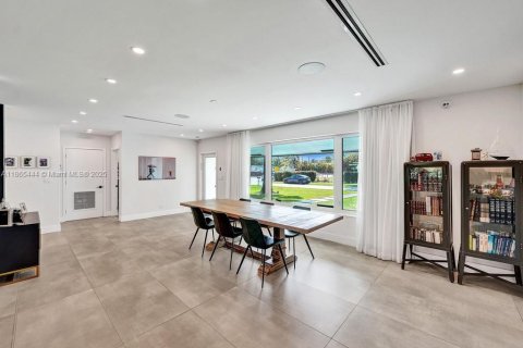 House in Dania Beach, Florida 5 bedrooms, 206.89 sq.m. № 1892876 - photo 21