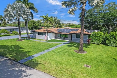 House in Dania Beach, Florida 5 bedrooms, 206.89 sq.m. № 1892876 - photo 3