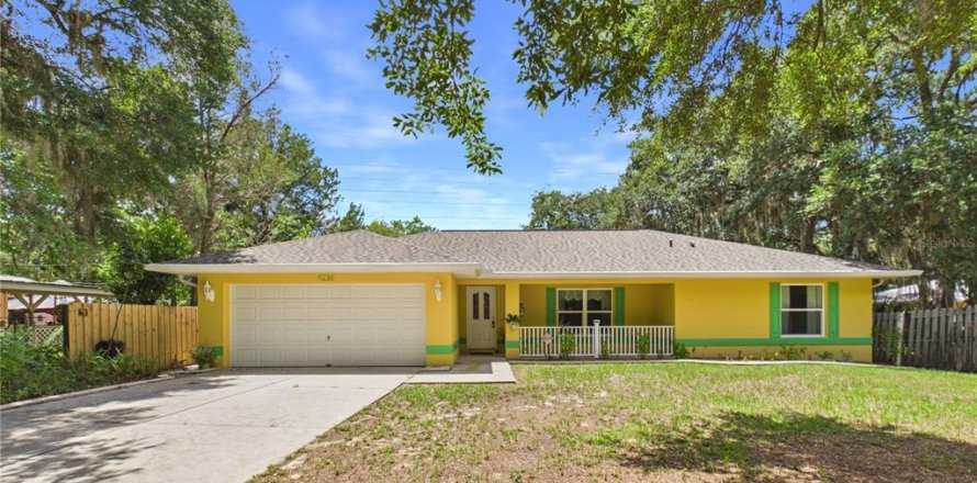 House in Inglis, Florida 3 bedrooms, 137.03 sq.m. № 2222650