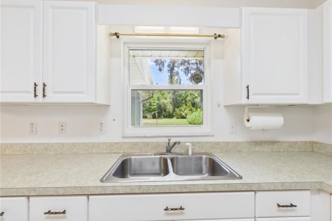 House in Inglis, Florida 3 bedrooms, 137.03 sq.m. № 2222650 - photo 3