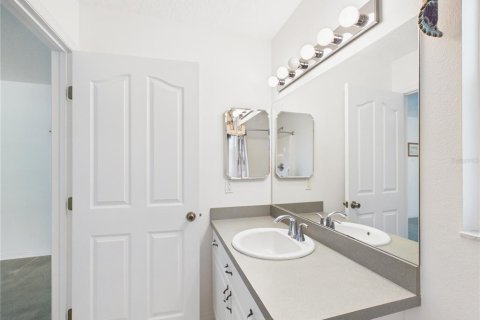 House in Inglis, Florida 3 bedrooms, 137.03 sq.m. № 2222650 - photo 6