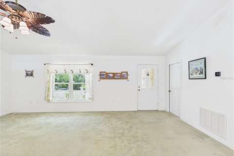 House in Inglis, Florida 3 bedrooms, 137.03 sq.m. № 2222650 - photo 13