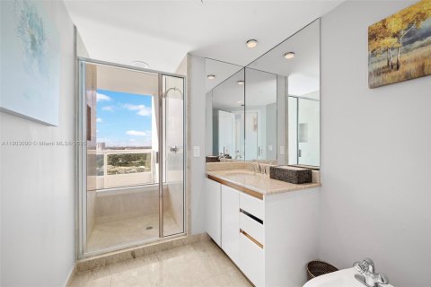 Condo in Miami, Florida, 3 bedrooms  № 1954349 - photo 17