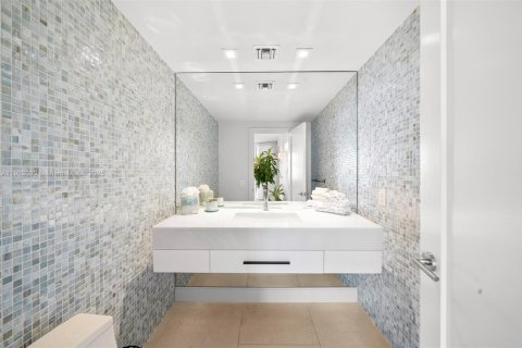 Condo in Miami, Florida, 3 bedrooms  № 1954349 - photo 11