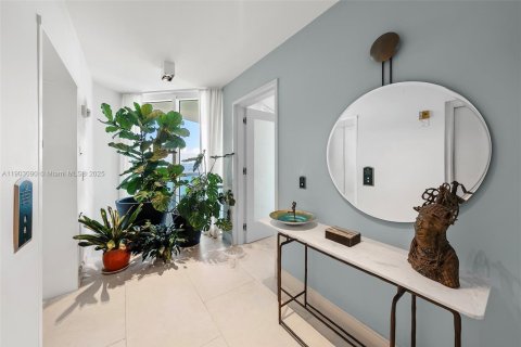 Condo in Miami, Florida, 3 bedrooms  № 1954349 - photo 3