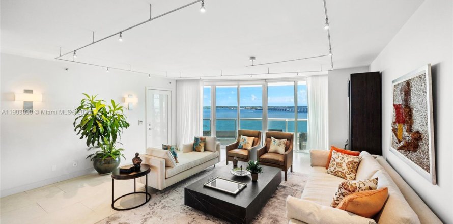 Condo in Miami, Florida, 3 bedrooms  № 1954349