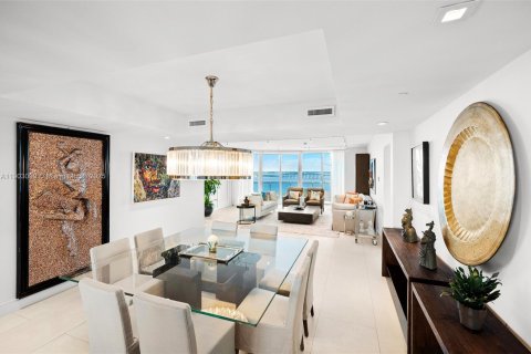 Condo in Miami, Florida, 3 bedrooms  № 1954349 - photo 2