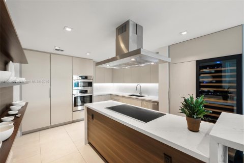 Condo in Miami, Florida, 3 bedrooms  № 1954349 - photo 8