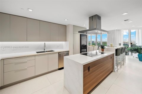 Condo in Miami, Florida, 3 bedrooms  № 1954349 - photo 10