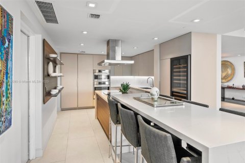 Condo in Miami, Florida, 3 bedrooms  № 1954349 - photo 9