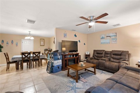 Villa ou maison à vendre à Port Richey, Floride: 3 chambres, 132.66 m2 № 2411521 - photo 2