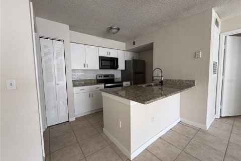 Condominio en alquiler en Kissimmee, Florida, 2 dormitorios, 95.32 m2 № 1905099 - foto 13