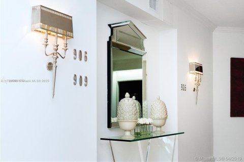 Condo in Miami Beach, Florida, 1 bedroom  № 1704352 - photo 7