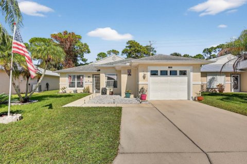 House in St. Lucie, Florida 2 bedrooms, 131.92 sq.m. № 2184482