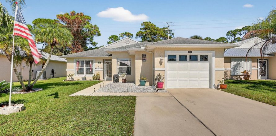 House in St. Lucie, Florida 2 bedrooms, 131.92 sq.m. № 2184482