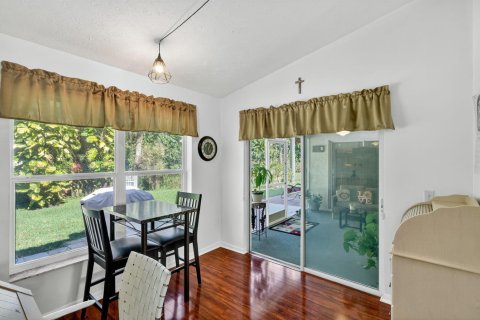 House in St. Lucie, Florida 2 bedrooms, 131.92 sq.m. № 2184482 - photo 12