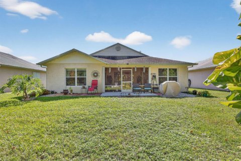 House in St. Lucie, Florida 2 bedrooms, 131.92 sq.m. № 2184482 - photo 28